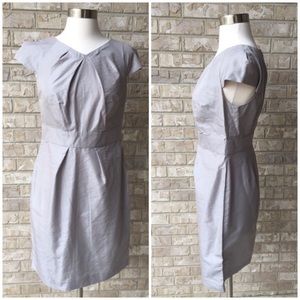 Banana Republic V- Neck Dress Size 4 🌸